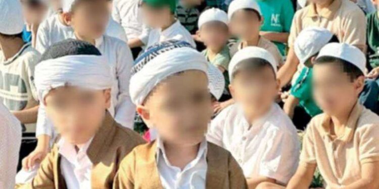Tarikatların kıskacındalar: Batman’da 7-10 yaşlarındaki çocuklara namaz kılma programı düzenlendi