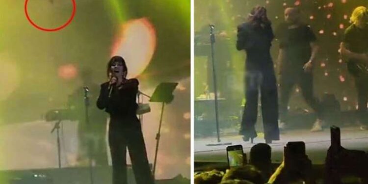 Şarkıcı Fatma Turgut’un kafasına konser sırasında ‘çakmak’ atıldı