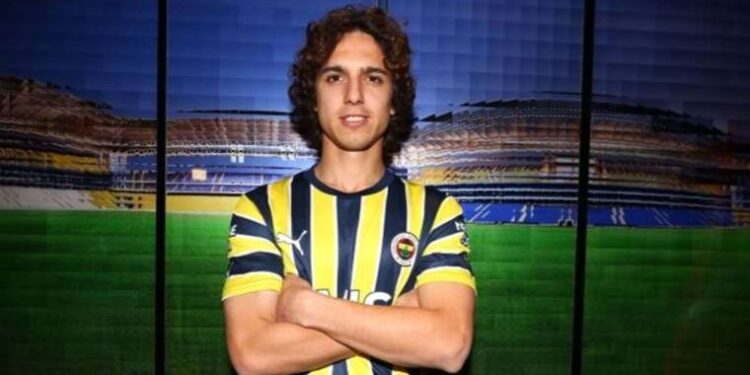 Fenerbahçe, Emre Demir'in Ümraniyespor'a kiralandığını açıkladı