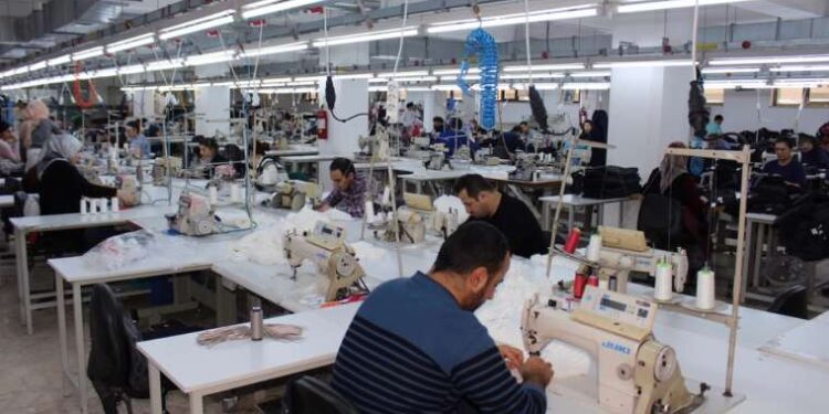 Hazır giyim kan kaybediyor: Kapanan işletme 582, istihdam kaybı 153 bin!