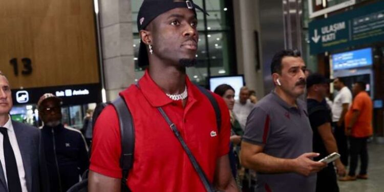 Beşiktaş'a yeni stoper Manchester United'dan!