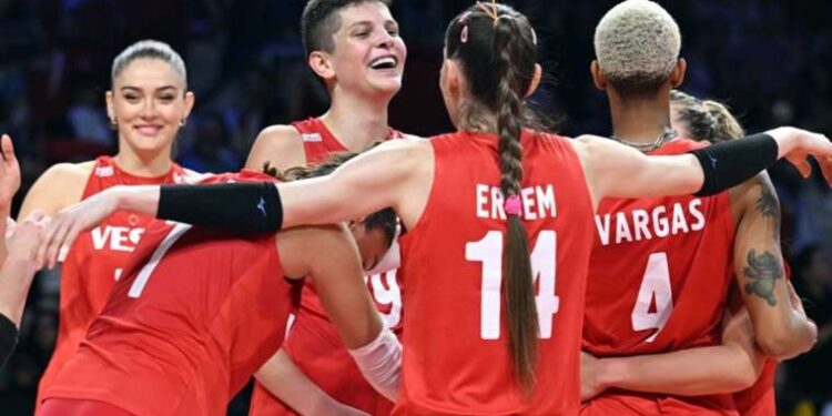 Didim açıklarında 21 kaçak göçmen kurtarıldı