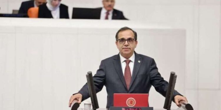 Kaçak göçmenleri taşıyan araç kaza yaptı: 6 kişi yaralandı!