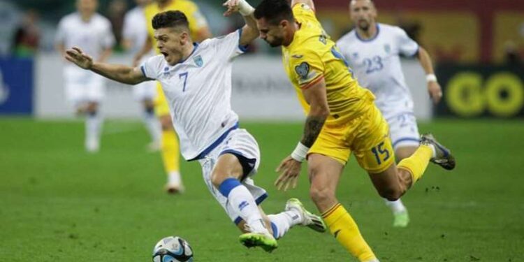 Rumenlerden provokasyon... Olaylı maçın galibi Romanya!