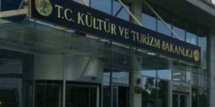Son dakika... Kültür ve Turizm Bakanlığı Altın Portakal'dan çekildi