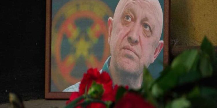 UK air travel crisis could extend for days; passengers advised to plan accordingly