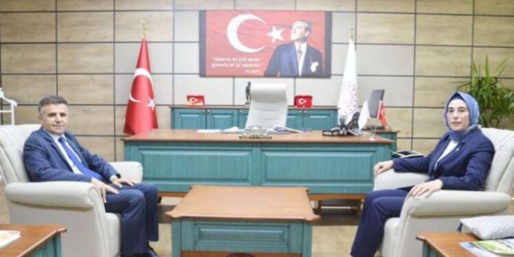 İstenmeyen müdüre 'tebrik' ziyareti: AKP'li vekil gizledi, Milli Eğitim Müdürlüğü kaldırdı