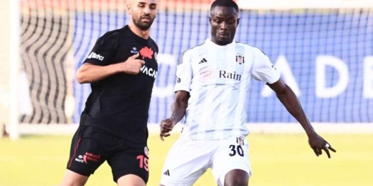 Beşiktaş'ın yeni transferi Eric Bailly'den kötü başlangıç