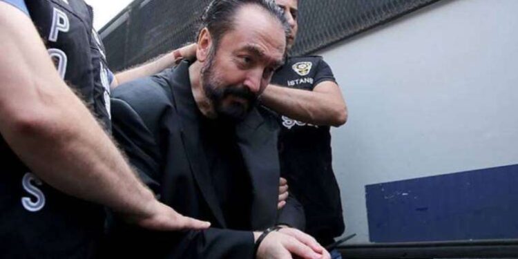 Adnan Oktar operasyonunun başında olan isim anlattı: Eski bakan örgüte operasyonu haber vermiş!
