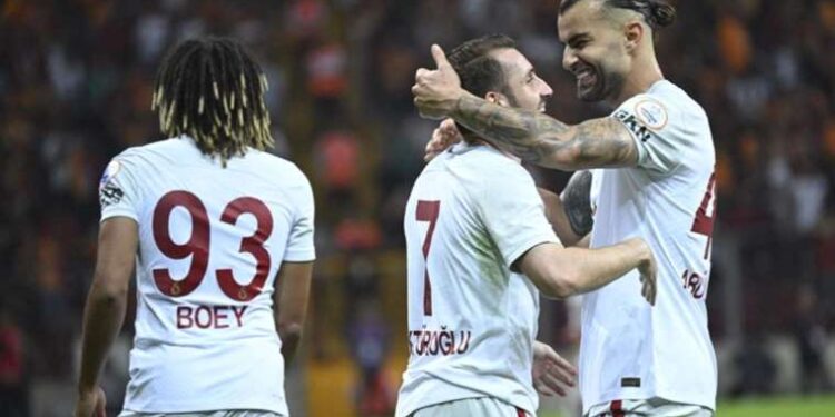Galatasaray'ın UEFA Şampiyonlar Ligi'ndeki rakipleri tökezledi