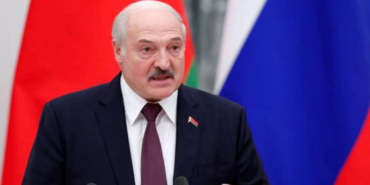 Asker ve korucuları taşıyan kamyonet devrildi: 5 kişi yaralandı!