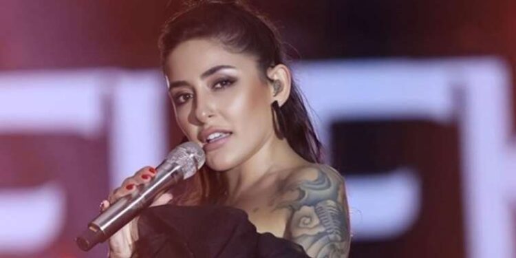 Melek Mosso sahne adının hikayesini anlattı