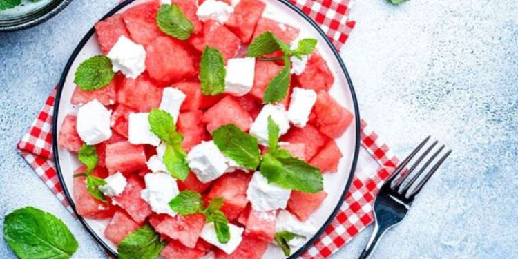 Uzmanlardan susuzluğa ve sindirime ‘karpuz’ önerisi