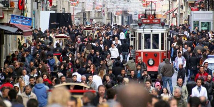 TÜİK, Türkiye’de beklenen yaşam süresini açıkladı: Kadınlar mı uzun yaşıyor erkekler mi?