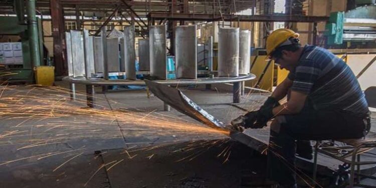 Türk imalat sektöründe ivme kaybı sürüyor: İmalat PMI yılın en düşük seviyesinde