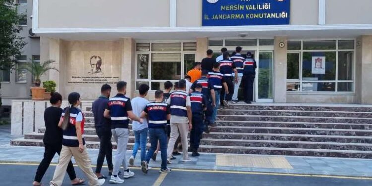 Ataşehir’de kıraathaneye silahlı saldırı: Kurşun yağdırdı