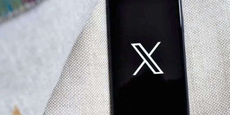 Ayasofya’da ‘kötü koku’ şikayeti: ‘Halılara da sirayet etmiş durumda, namaza odaklanmak çok zor’