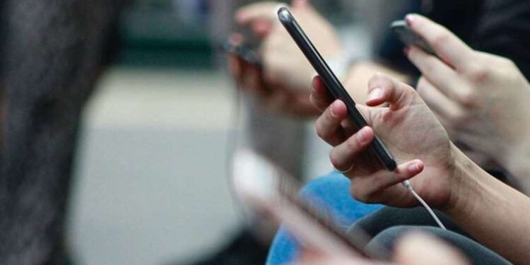 Takip sistemi kurulacak… Gençlere vergisiz cep telefonunda yeni ayrıntılar