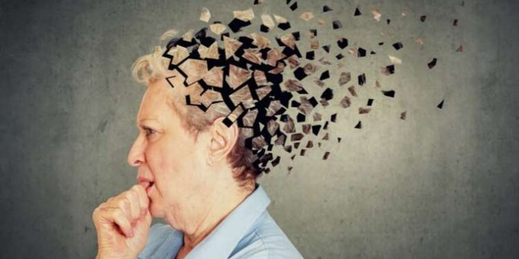 B12 vitamini eksikliğinin Alzheimer hastalığına sebep olduğu yanlış bir yaklaşım