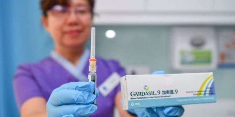 O aşı hem hastalıktan hem kanserden koruyor!