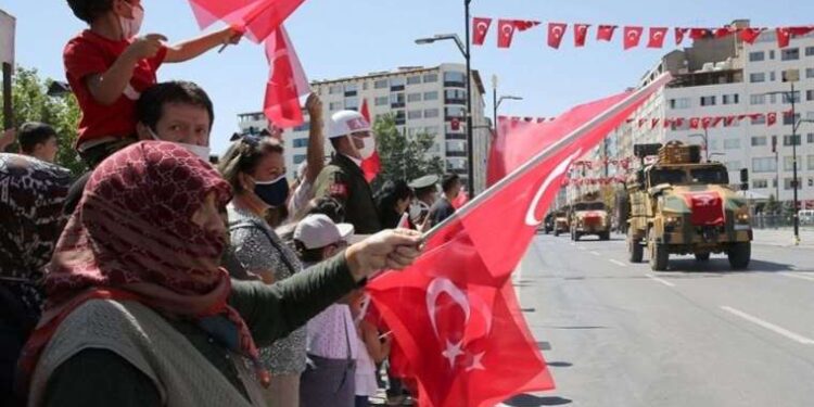 Kadıköy’de denetime takılan sürücüden tehdit!