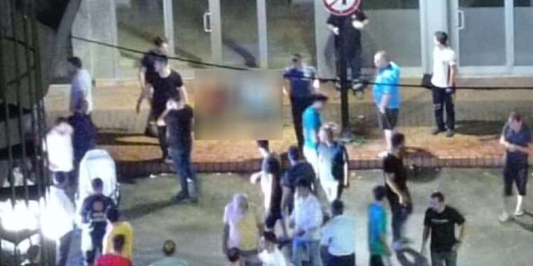 Sokak ortasında silahlı saldırı: 1 kişi hayatını kaybetti