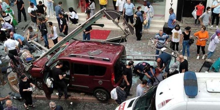 Yapay zeka 2.4 milyon kişiyi işinden edecek: Risk altında olan meslekler!