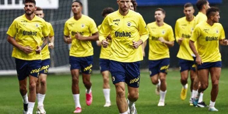 Fenerbahçe'nin Maribor maçı kamp kadrosu belli oldu