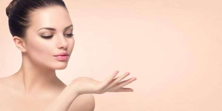 Gençlik mucizesi: Yüz ve boyun germe ameliyatlarını keşfedin!