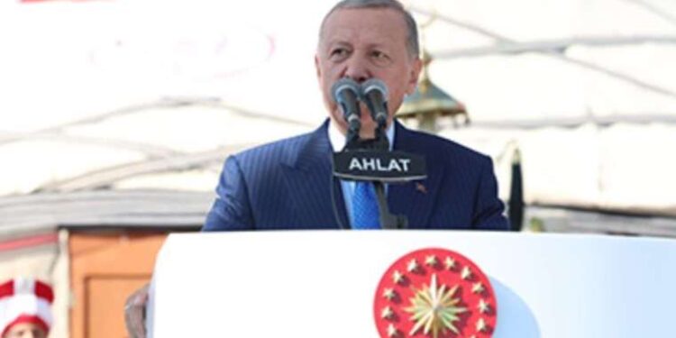 Bilim insanları, elektrik faturasını azaltabilecek renkli yeni bir boya tasarladı