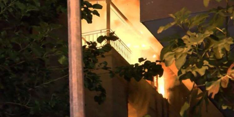 Pakistan’da kaza yapan otobüs yandı: 20 ölü, 15 yaralı