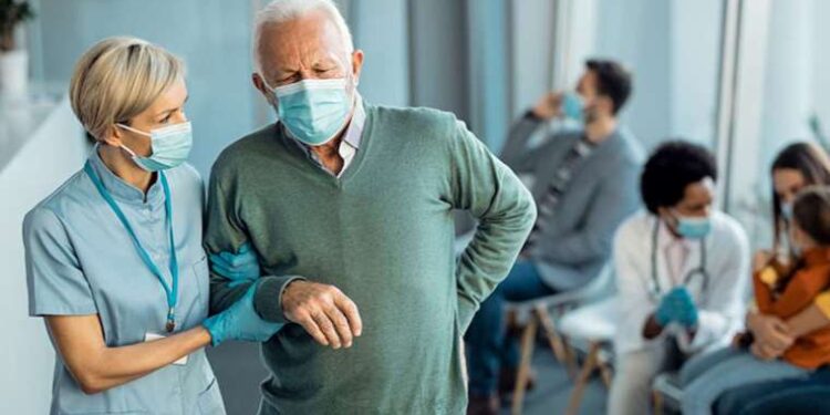 Kadıköy’deki trafik denetimlerine yakalanan ehliyetsiz sürücü: ‘Şimdi ararım ve buraya yığarım’