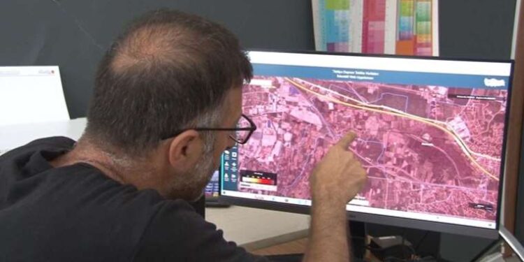 E-5’in ortasında yol verme kavgası: Tekme tokat darbetti