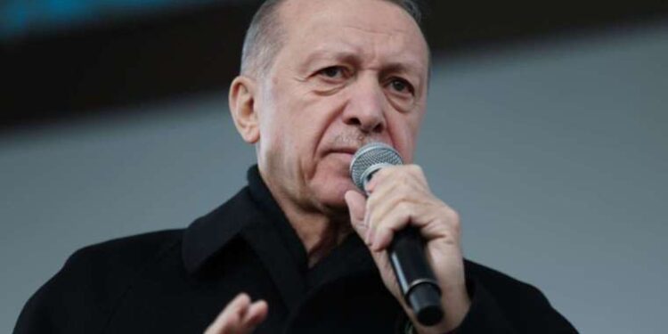 3. kattan atlayan eşi kurtarılamamıştı: Kadıköy’de yanan ev İBB eski daire başkanının çıktı