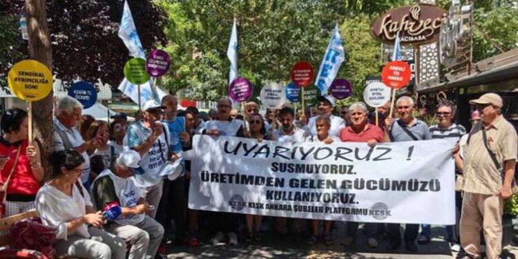 KESK, iktidarın zam teklifine karşı ülke genelinde iş bıraktı: 'İlk uyarımız'