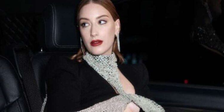 Hazal Kaya: Bu sene hep birlikte çok eğleneceğiz