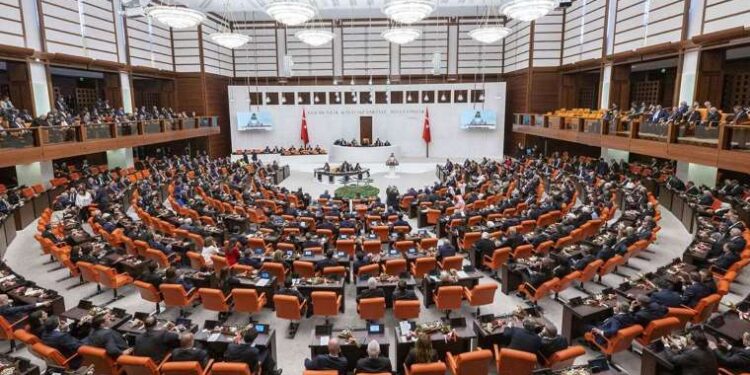 CHP’li Suiçmez, aile çalıştaylarını Meclis gündemine taşıdı: ‘Medeni Kanunu değiştirmek için dayanak mı?’