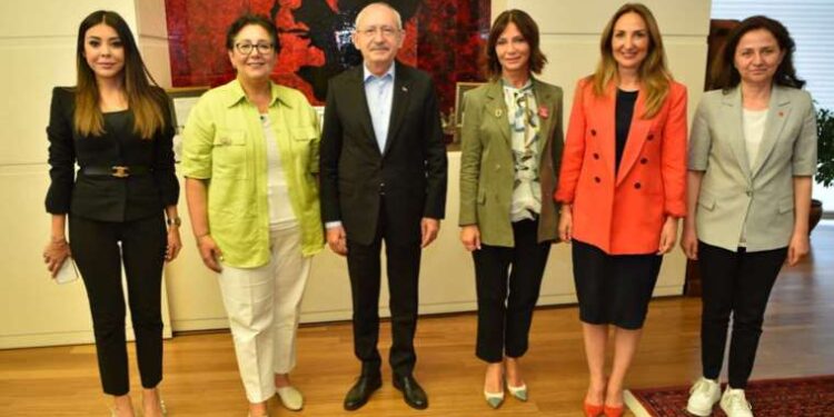 Kılıçdaroğlu KADER Yönetim Kurulu ile bir araya geldi: 'Kadınların aday olmak için teşvik edilmesi gerekiyor'