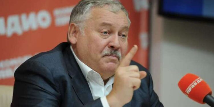 Evrende kütleçekimin bozulduğunun kanıtını bulduğu iddia ediyor