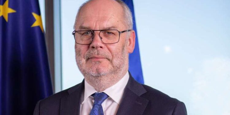 2 bin gergedana kurtarma operasyonu