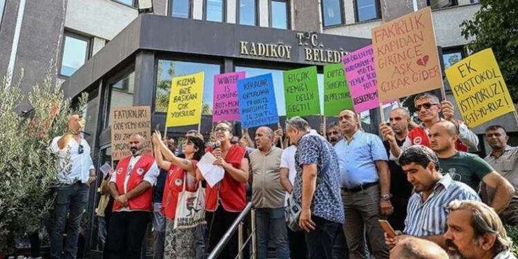 Escalating wildfire in Northeastern Greece forces evacuations