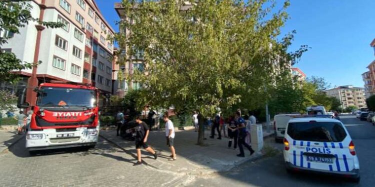 Kadıköy Belediyesi işçileri maaş iyileştirme talebiyle iş bıraktı