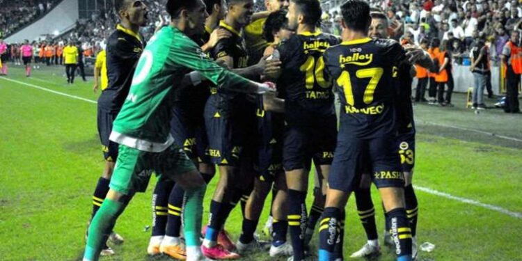 Son Dakika: Fenerbahçe'den UEFA kadrosunda 2 değişiklik