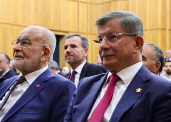 Saadet ve Gelecek partileri, ilk grup toplantısını yaptı: Erdoğan'ın 'yeni anayasa' çağrısına yanıt verdiler