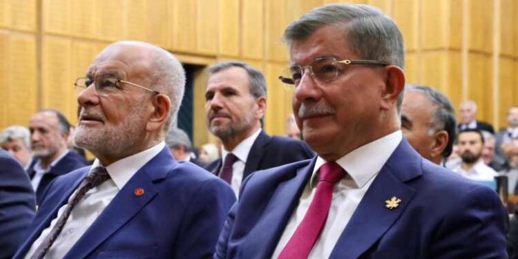 Saadet ve Gelecek partileri, ilk grup toplantısını yaptı: Erdoğan'ın 'yeni anayasa' çağrısına yanıt verdiler