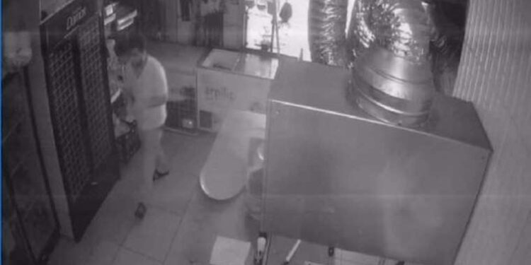 Hırsızlık için girdiği lokantada yemek yapıp yedi