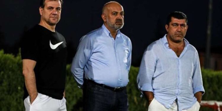 Rus yolcu uçağı toprak zemine acil iniş yaptı