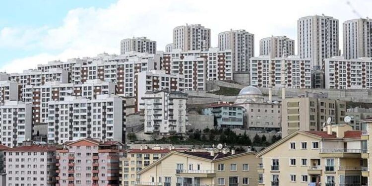 Deprem 89 kişinin öldüğü sitenin sakinlerine 6 ay sonra elektrik faturası