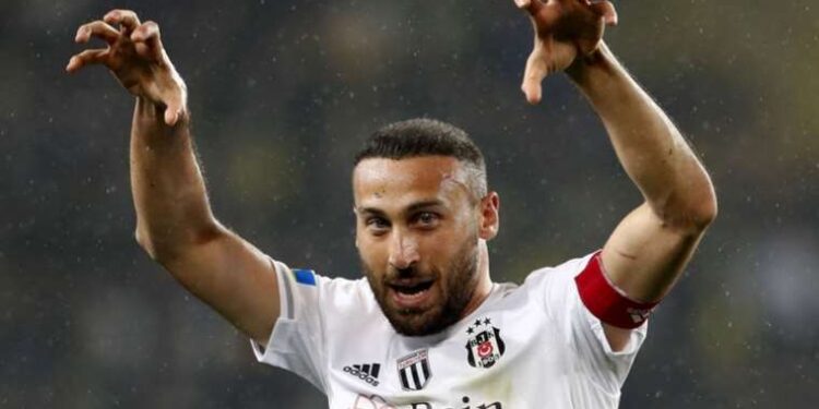 Hızır Canbaz’ın ‘Kapıdan Ömür Geçer’ isimli ilk kitabı kitap tutkunları ile buluştu