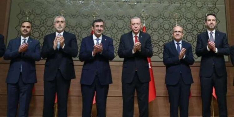Özgür Karabat OVP'nin hedefini açıkladı: Çalışanlar ve emekliler köleleştirilecek
